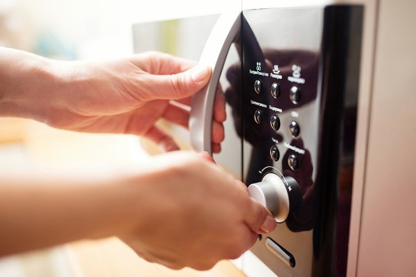 It s fine without cleaning agents! Clean the microwave in 3 simple steps